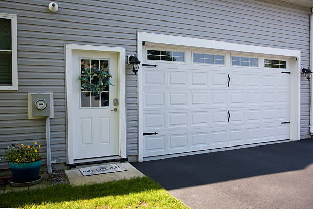 24/7 Emergency Garage Door Panel Replacement experts in Dunkirk, MD